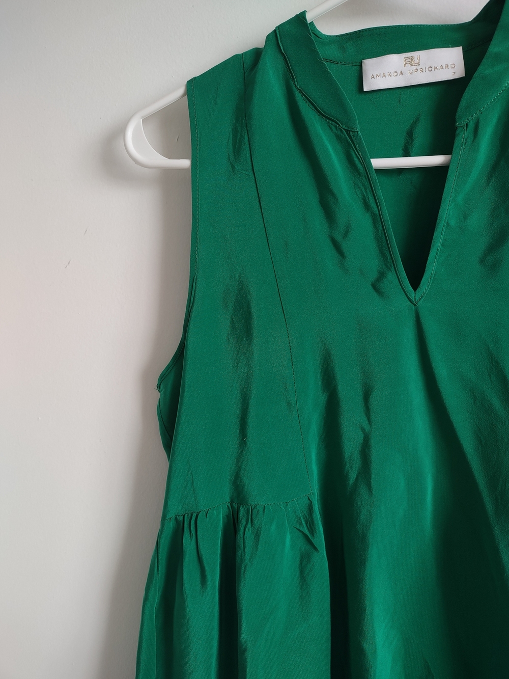 100%silk Sleeveless V-Neck Peplum Top - Emerald Green - Picture 3 of 10